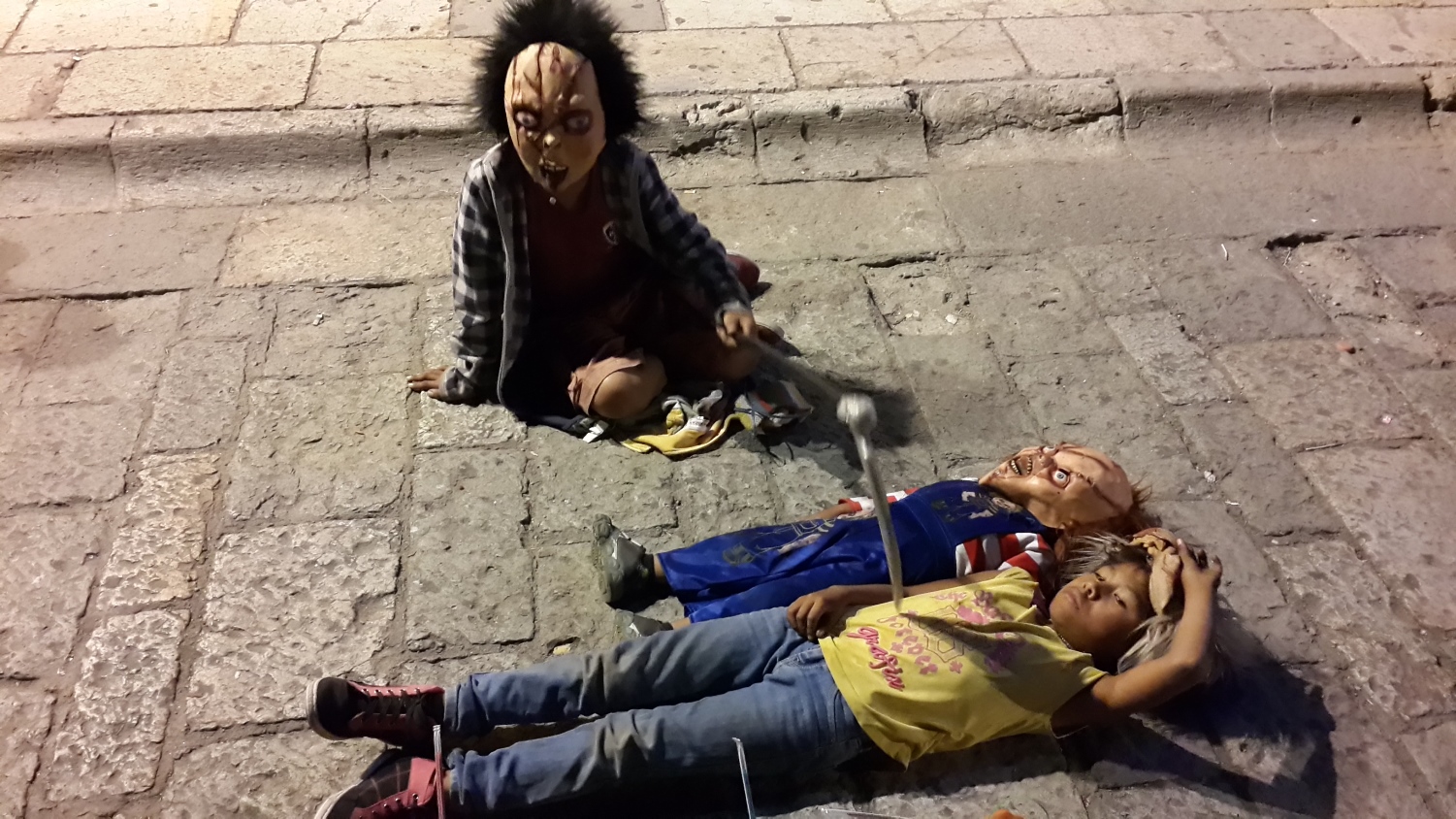 Mise en scène d'enfants autochtones à Oaxaca à l'occasion de Día de Muertos. Photo © Daniel Desjardins