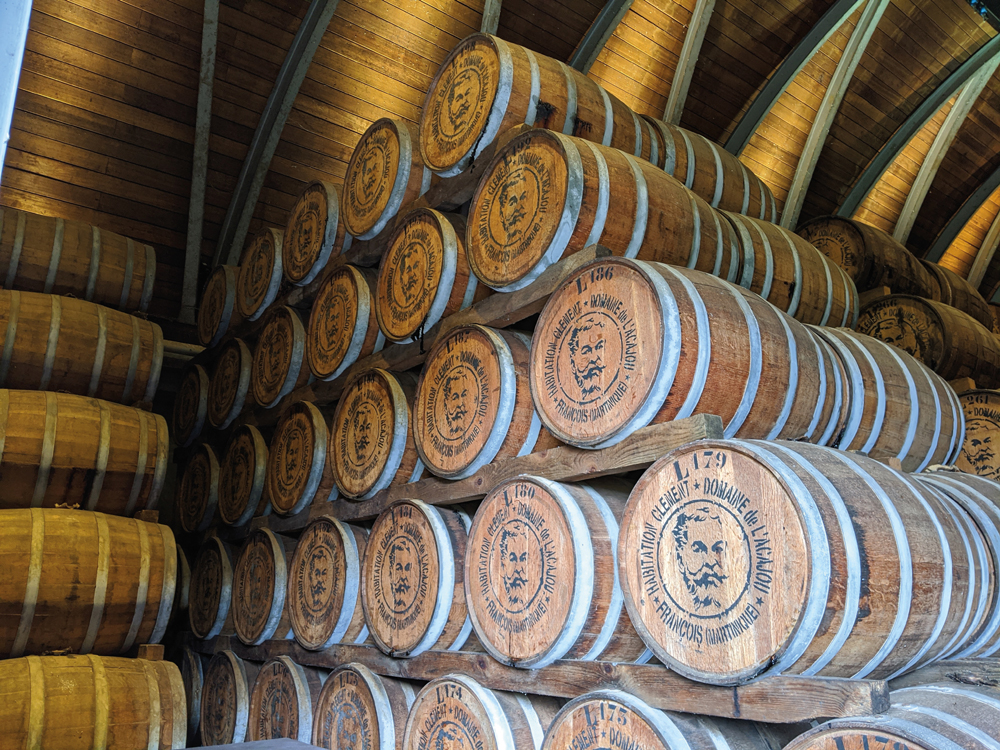 La tradition du ti-punch sur les fonds blancs