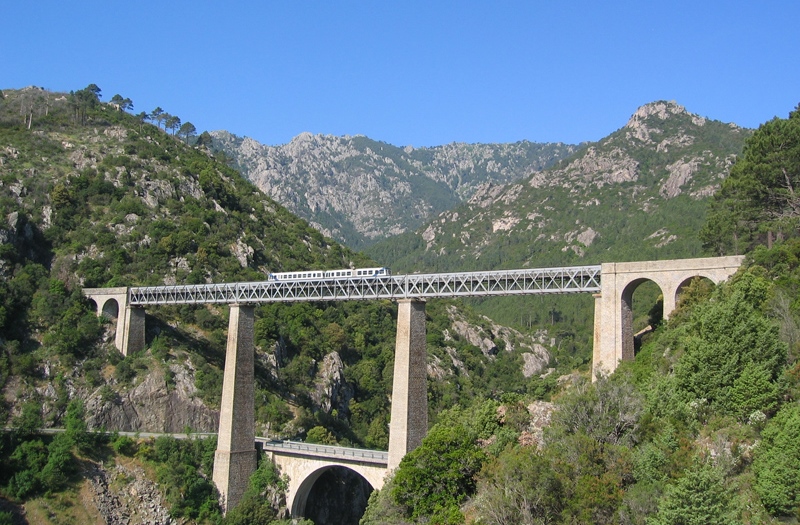 En « voyage lent » à bord du <i>Trinichellu</i> en Corse