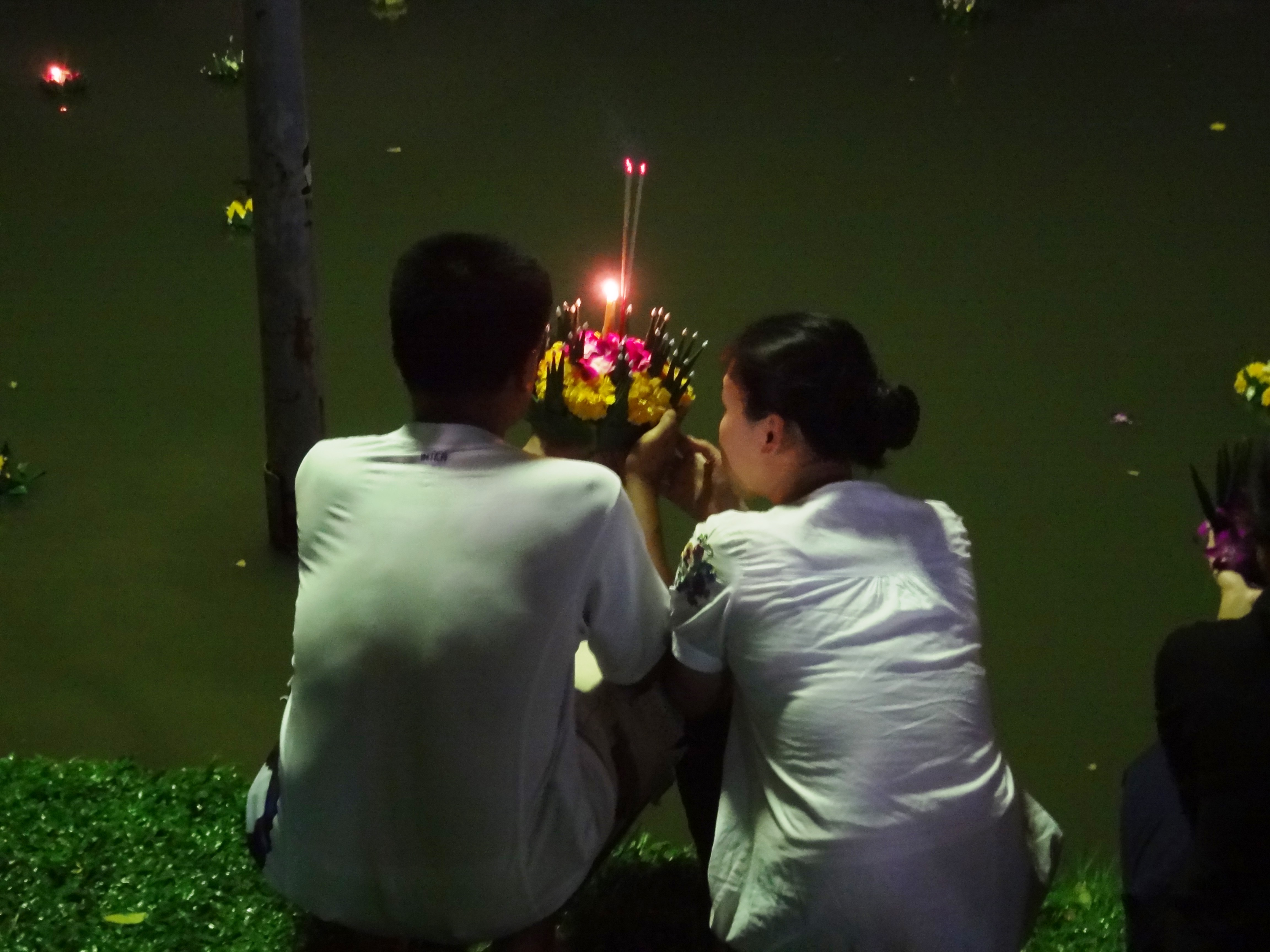 Loy Kratong à Bangkok, au parc Lumphini. Photo  © Daniel Desjardins