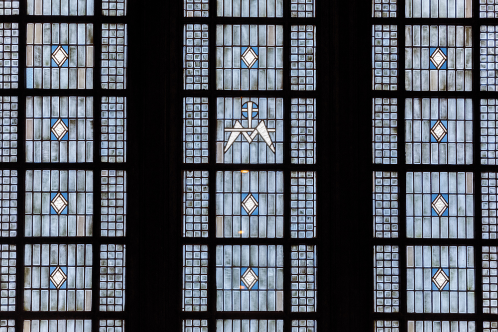 Oratoire Saint-Joseph, Montréal. Vitrail à motif géométrique. © Philippe Renault