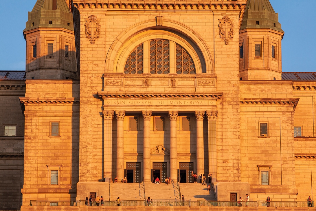 Monter les marches à genoux