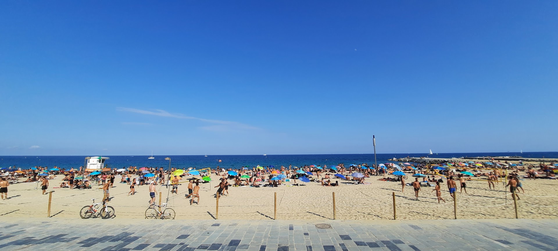 À Barcelone, les plages de Poblenou