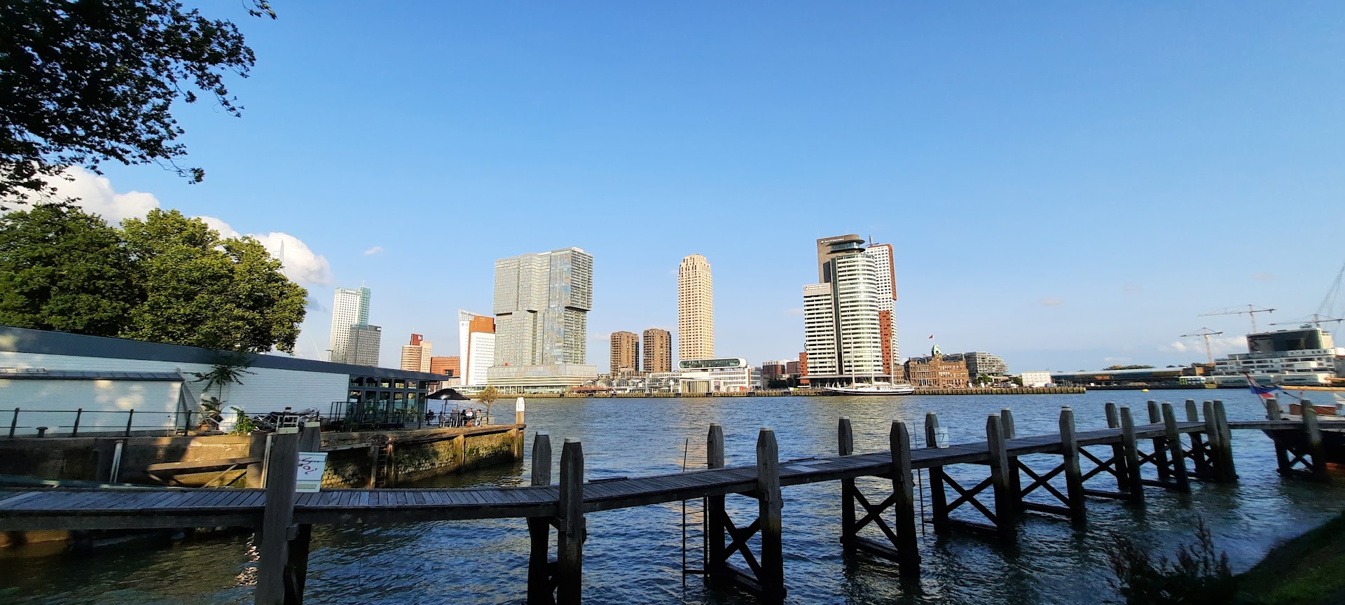 Un quai sur le port de Rotterdam. Photo  © Daniel Desjardins