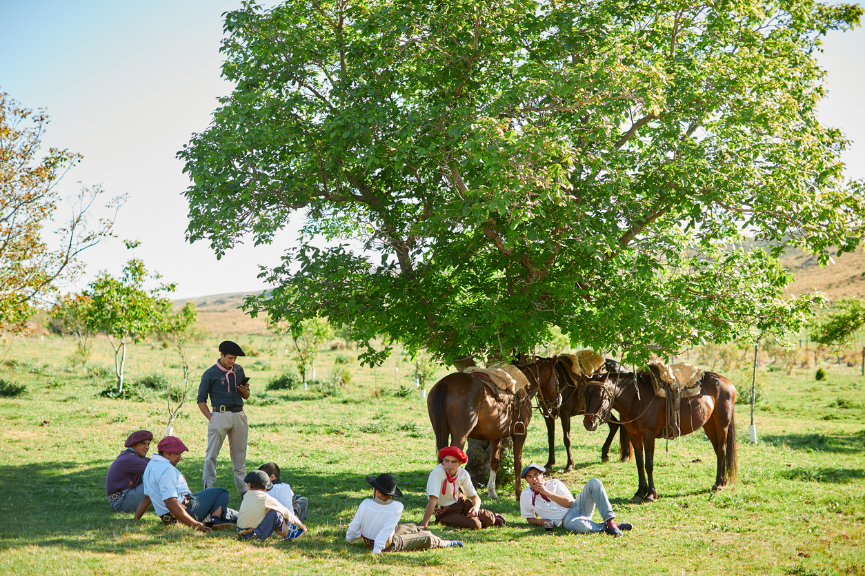 Groupe de gauchos en Argentine. © iStock / Tempura