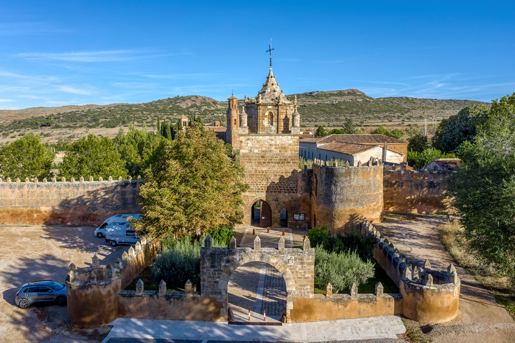 Entrée de l’abbaye de Veruela Monastère royal de Santa Maria de Veruela, Vera de Moncayo, Saragosse, Espagne. © iStock / KarSol