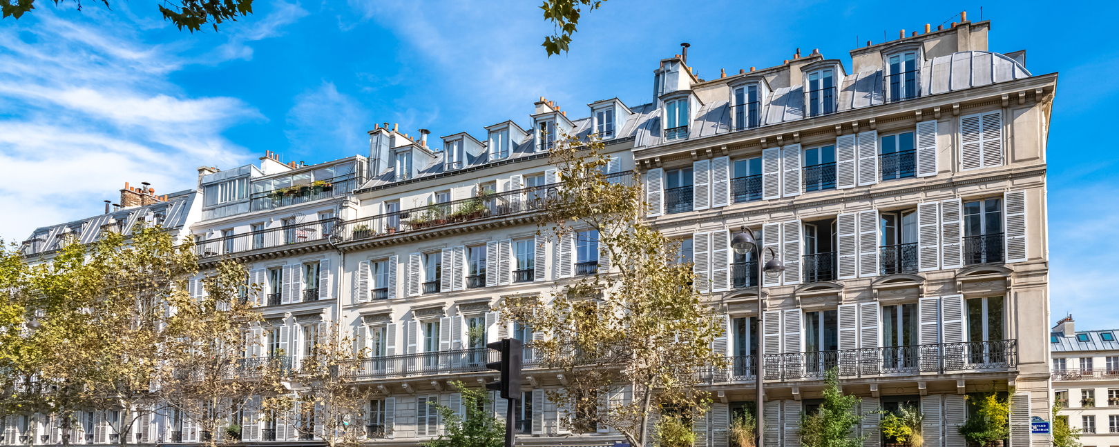 Immeubles haussmanniens typiques à Paris © iStock / Pascale Gueret