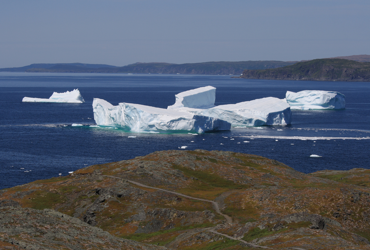 Icebergs à St. Carols, TErre-Neuve, Canada. © iStock / Photawa