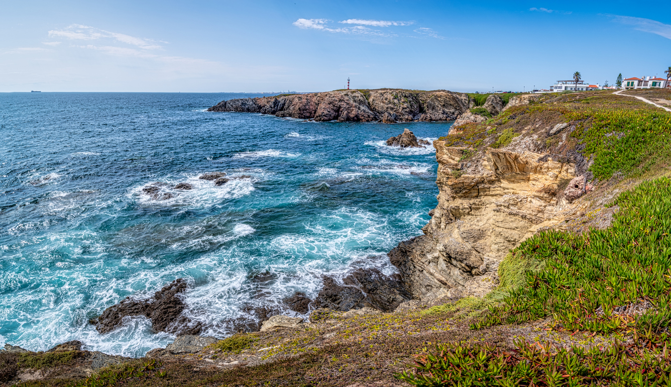 Falaises de la côte ouest du Portugal à Porto Covo près de Sines © iStock / Eloi_Omella