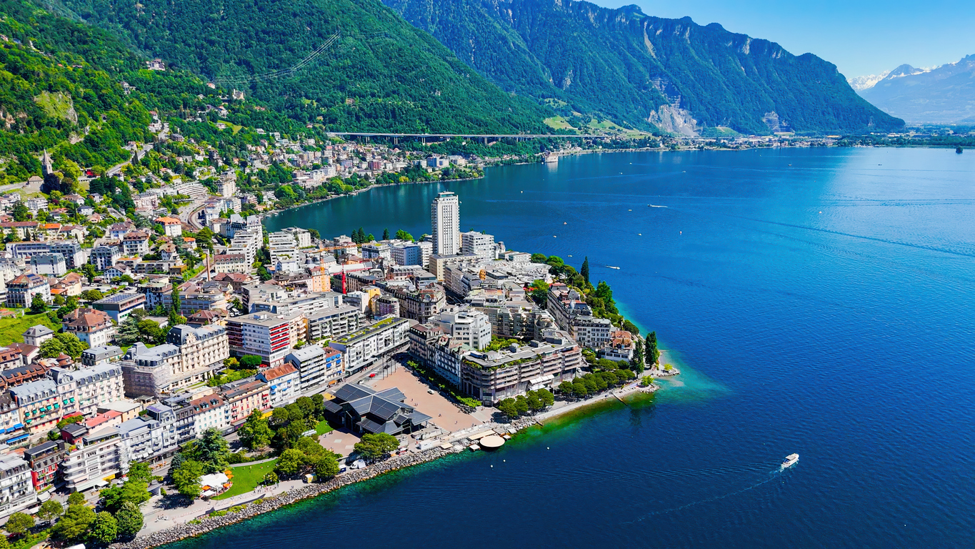 Montreux au bord du lac Léman, Suisse. © iStock / Guven Ozdemir