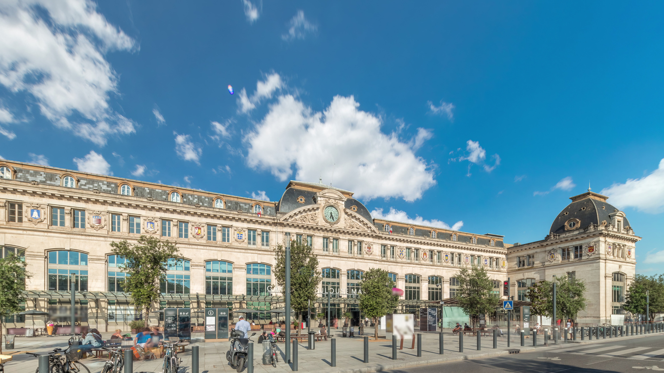 La gare de Toulouse-Matabiau, construite en 1905 en pierre de Saintonge. © iStock / HyperlapsePro