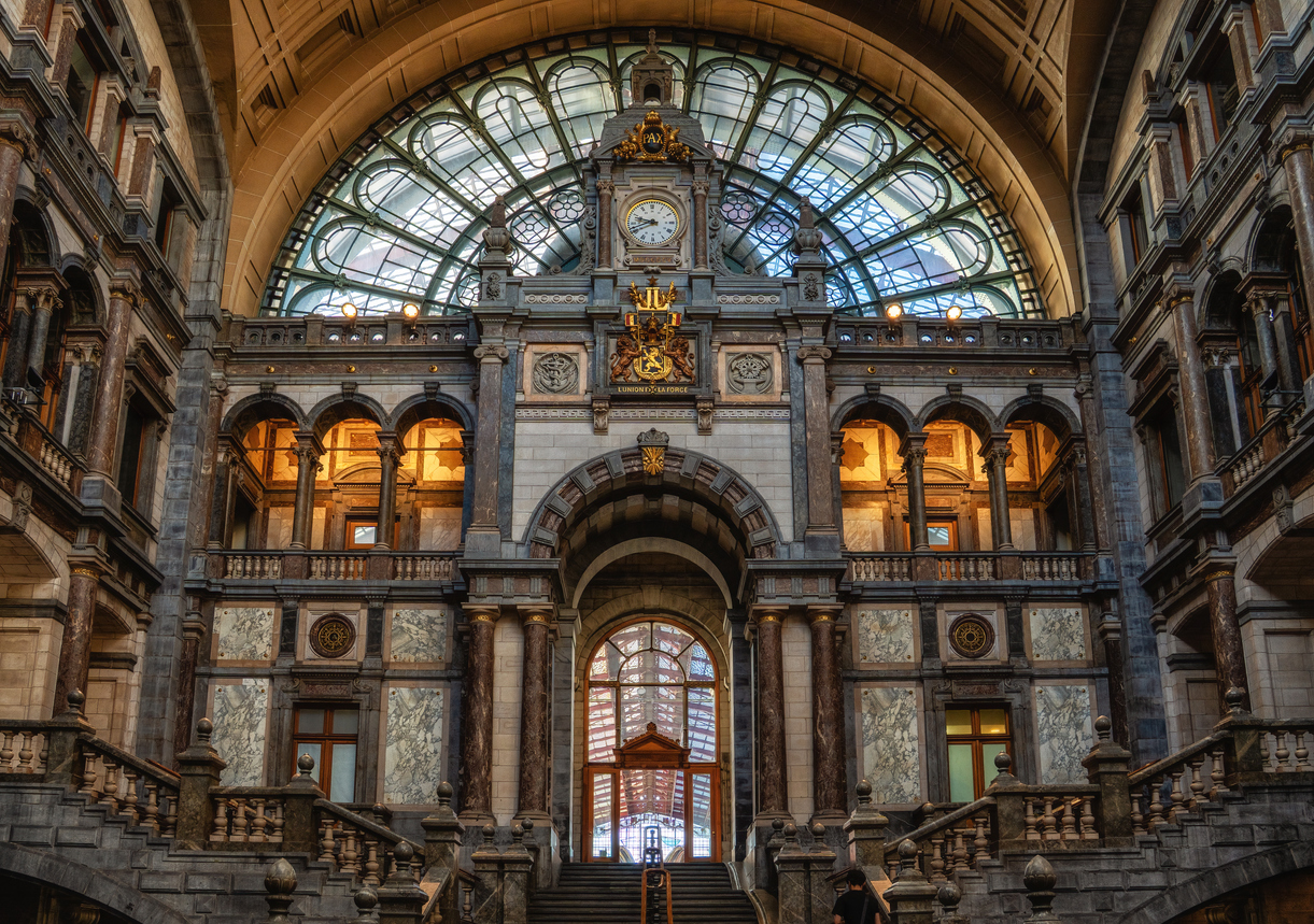 La gare d'Anvers-Central, en Flandre, Belgique, l'une des plus belles gares du monde. © iStock / atosan