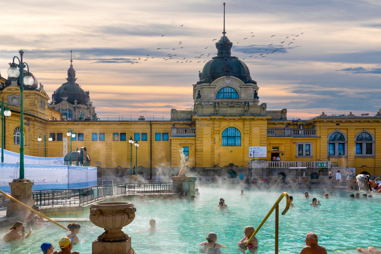 Le bain Széchenyi à Budapest, Hongrie. © iStock / Thankful