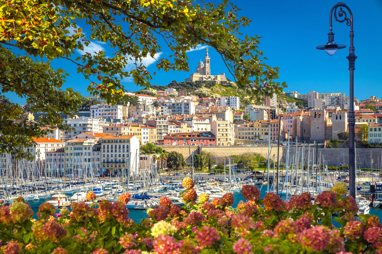 Vue de Marseille depuis sa marina. ©  iStock / xbrchx