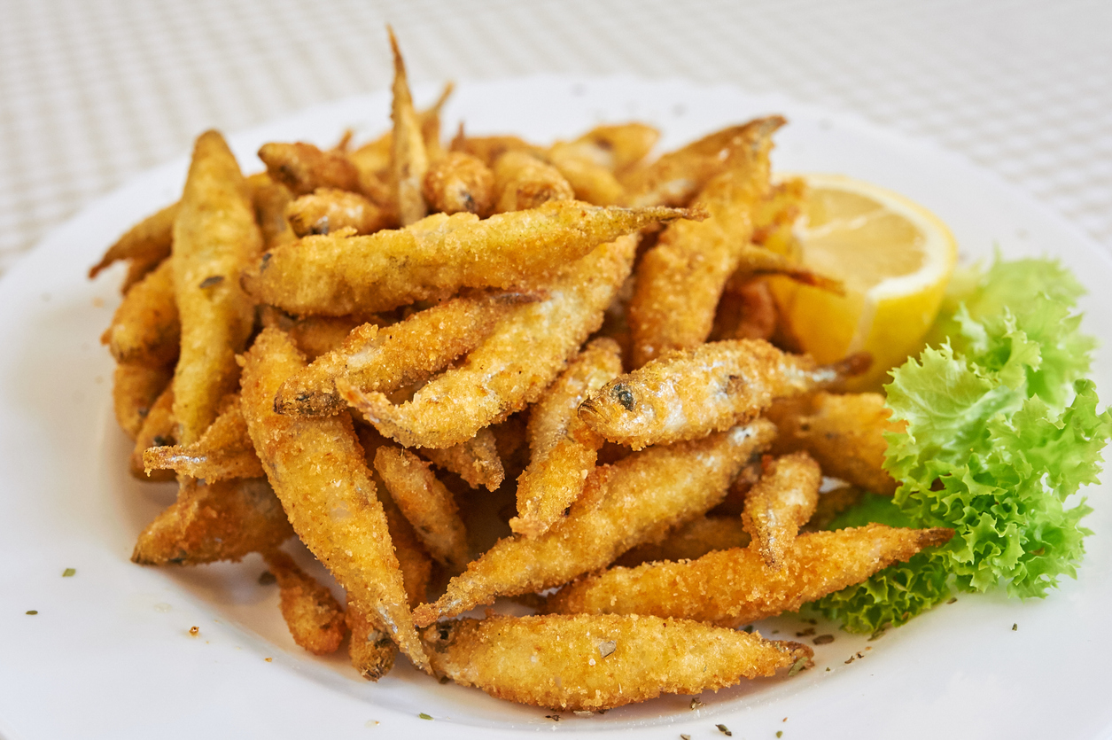 Frituras de pescados (poissons frits).  © iStock / eugenelucky