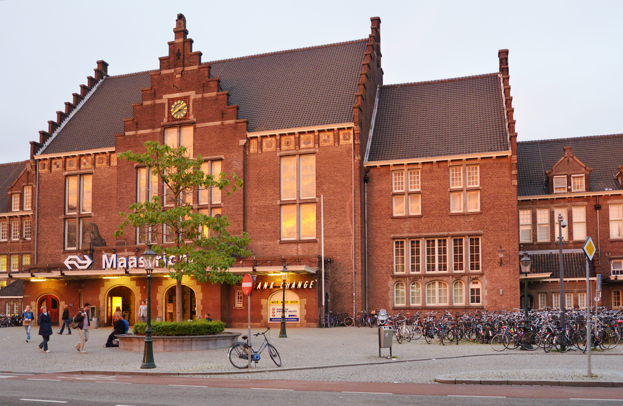 La gare de Maastricht aux Pays-Bas, au coeur de l'Euroregio Meuse-Rhin. © iStock / lvinst
