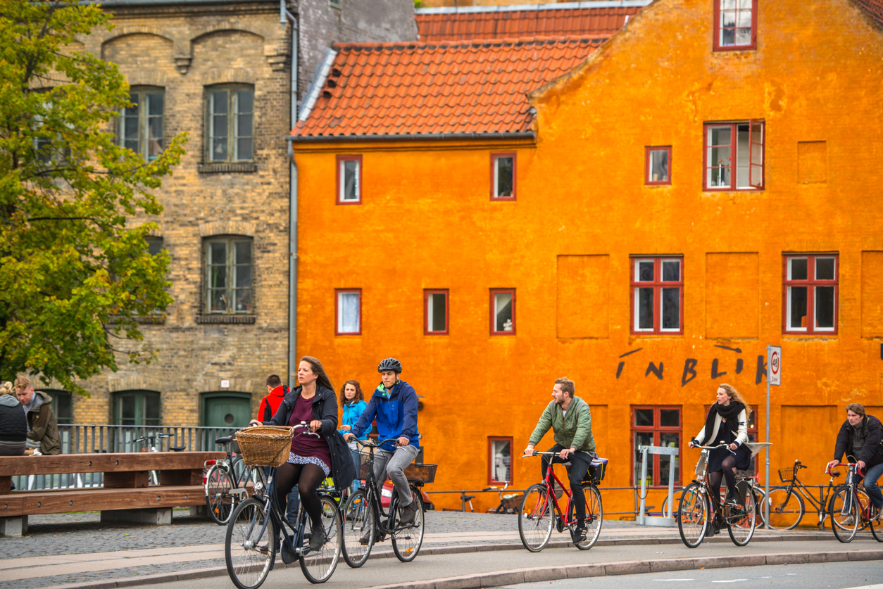 À vélo dans Copenhague. © iStock / anouchka