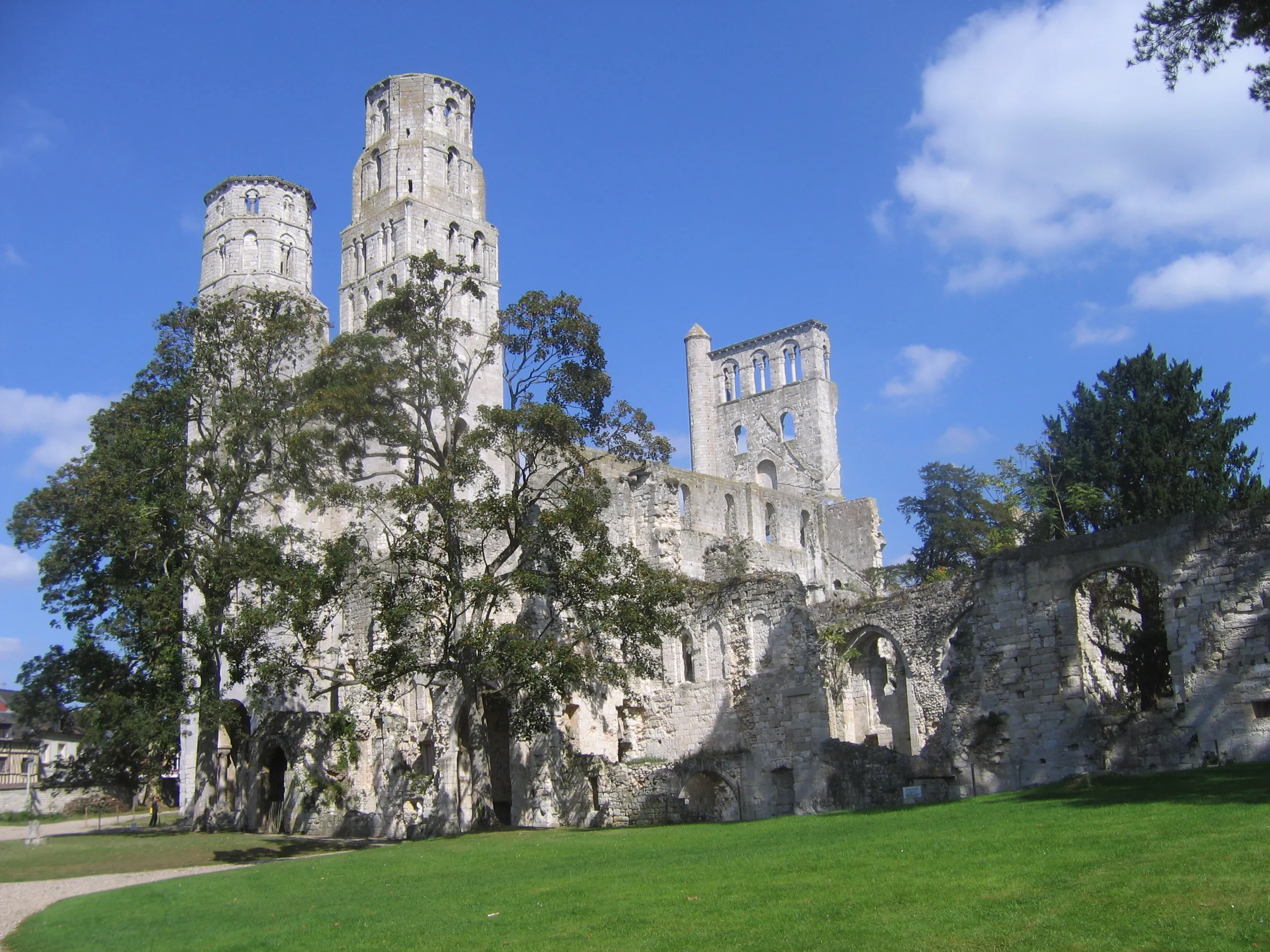 Abbaye Saint-Pierre de Jumièges, l'un des meilleurs exemples de l'art roman normand. Photo : Franz Golhen