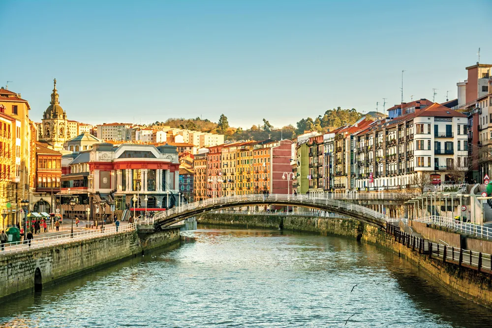 Rives de la Ría del Nervión , Bilbao. © iStock / jon chica parada  