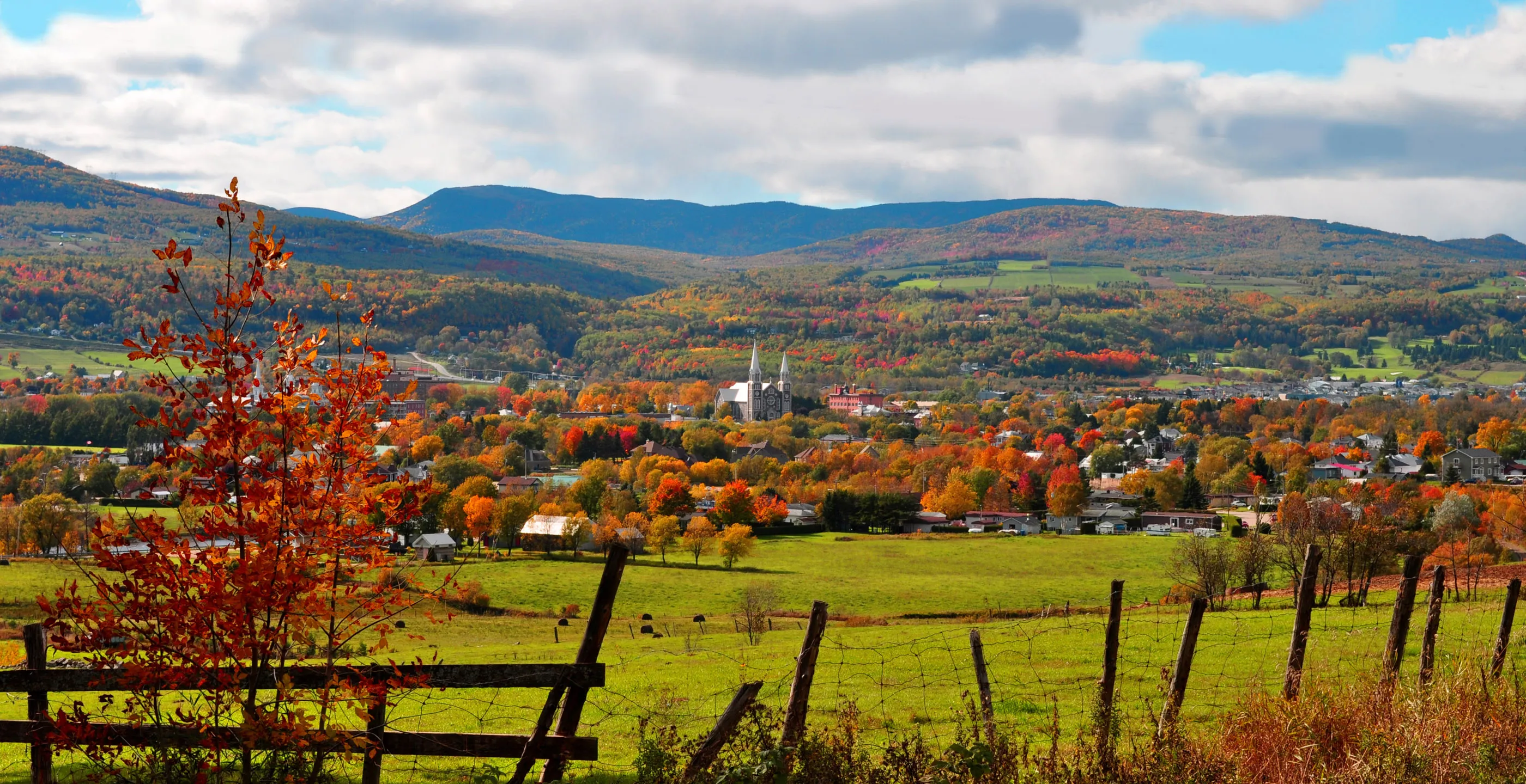 Baie Saint-Paul et les vieilles montagnes de Charlevoix © Annie Bolduc - Tourisme Charlevoix
