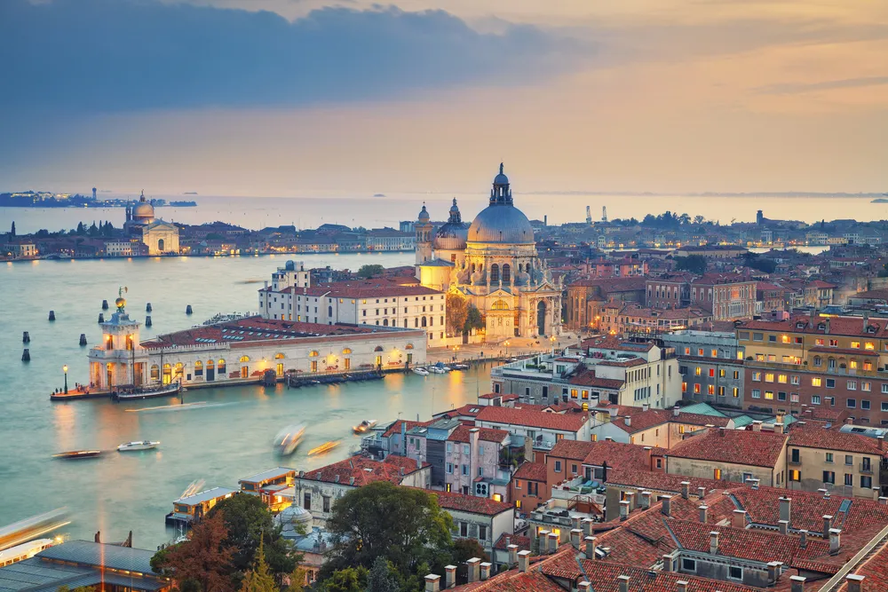 Santa Maria della Salute, Venise  
©iStockphoto.com/RudyBalasko  
