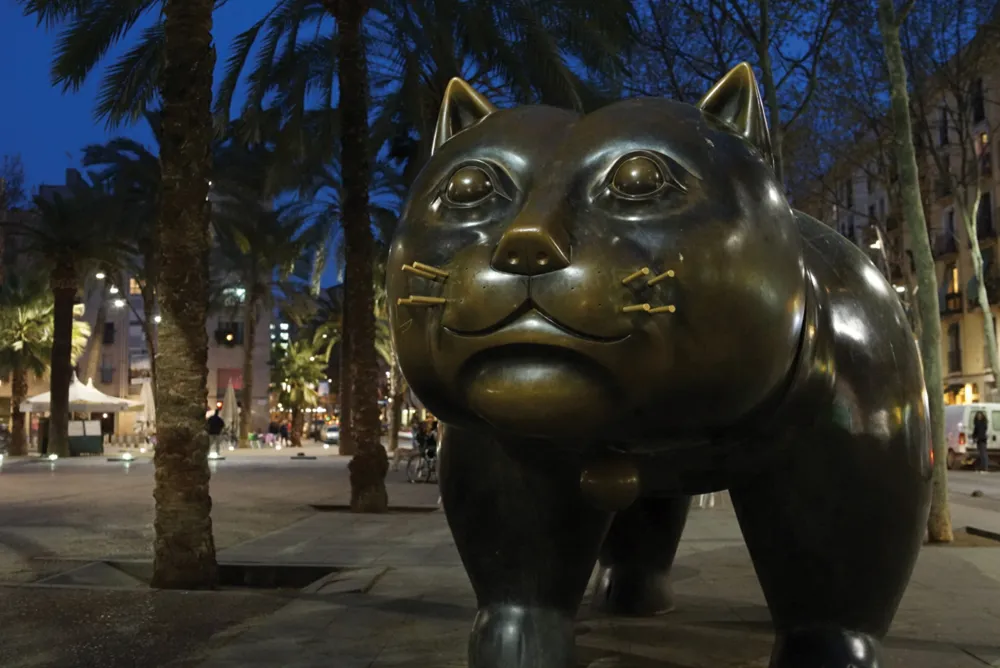 La statue de chat de Fernando Botero sur la Rambla del Raval à Barcelone.
©Dreamstime.com/Marco42