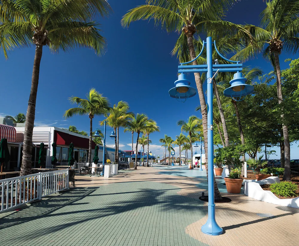 Times Square, Fort Myers Beach. | © Dreamstime.com/Jillian Cain