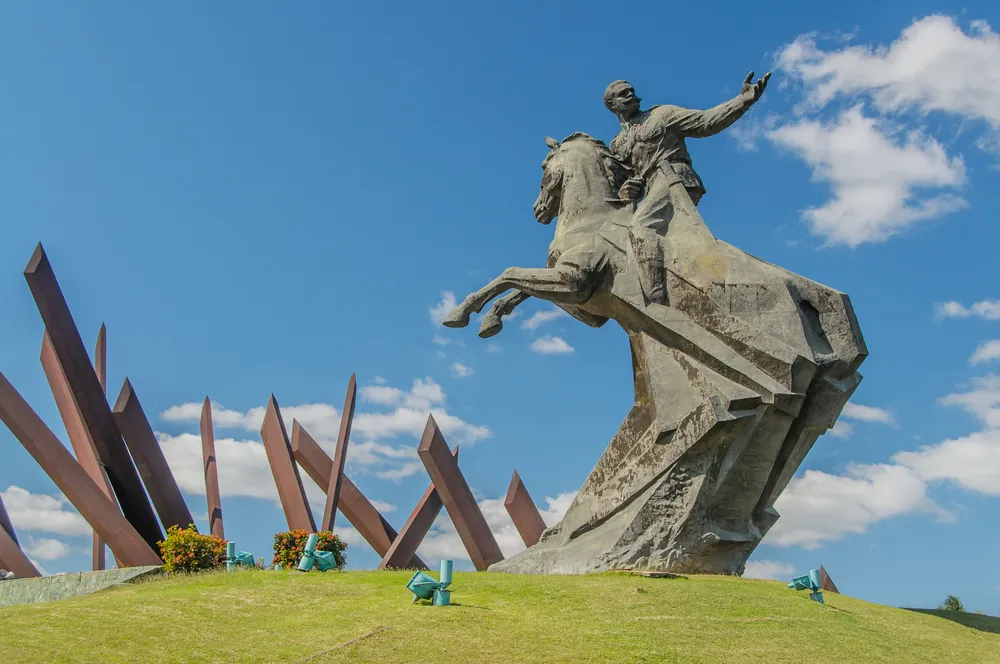 Statue d’Antonio Maceo sur la Plaza de la Revolución, à Santiago de Cuba. 
© Dreamstime / Marcel Berendsen