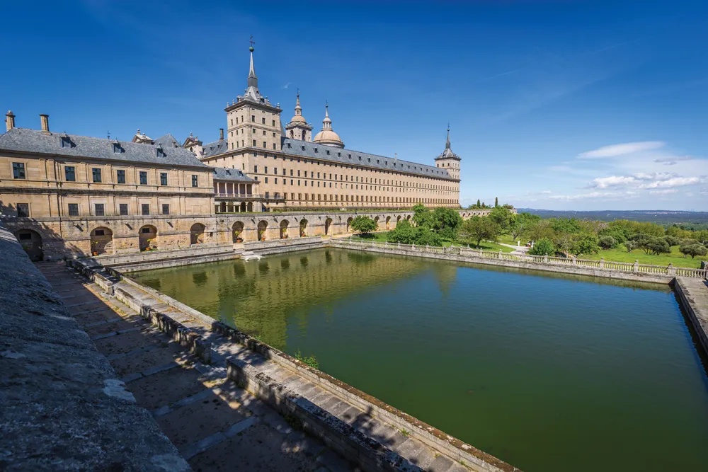 Monastère de l’Escurial  
©iStockphoto.com/Perszing1982  
