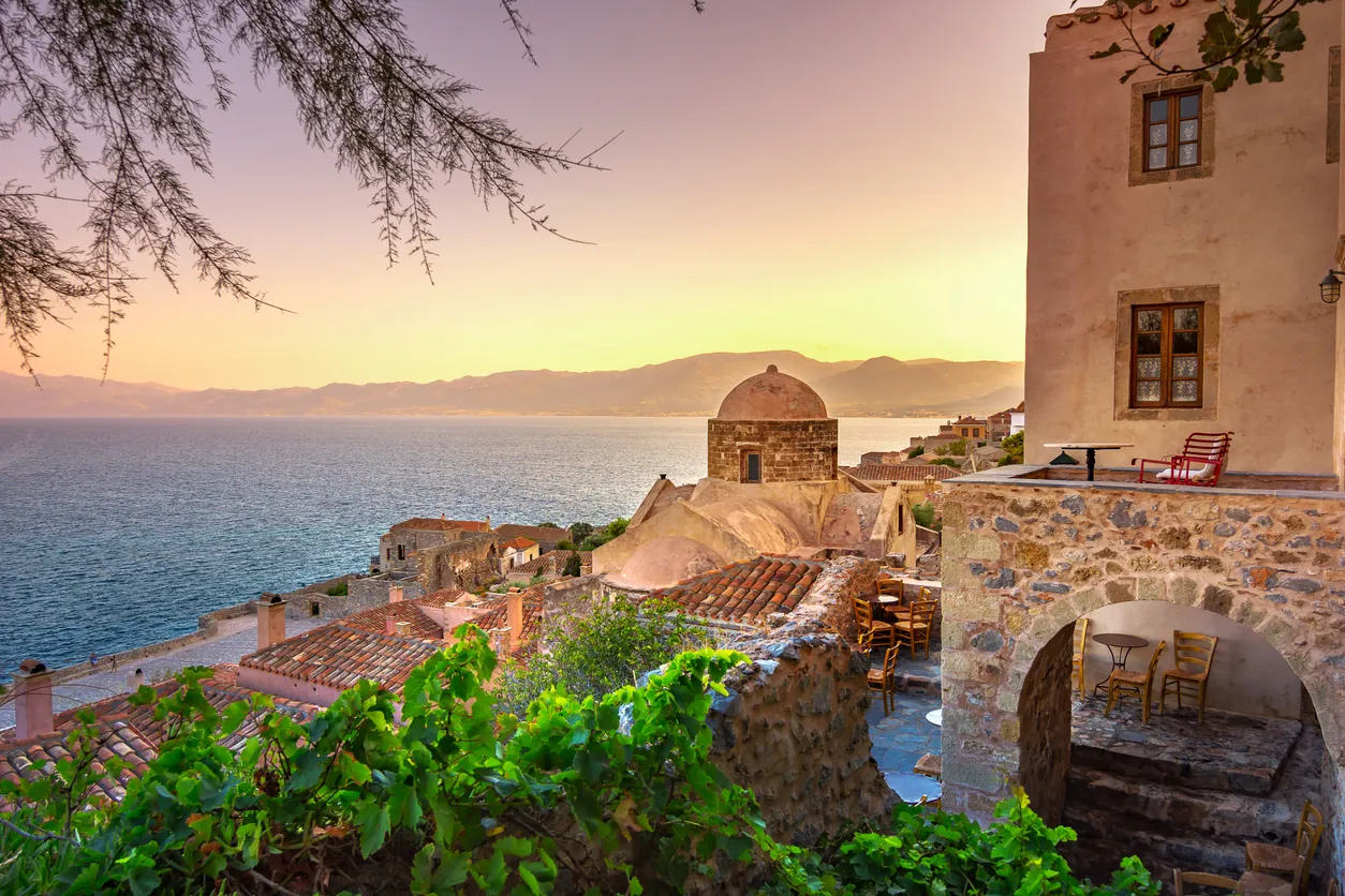 Monemvasia, ville fortifiée de Grèce, au sud du Péloponnèse.© iStock / Gatsi