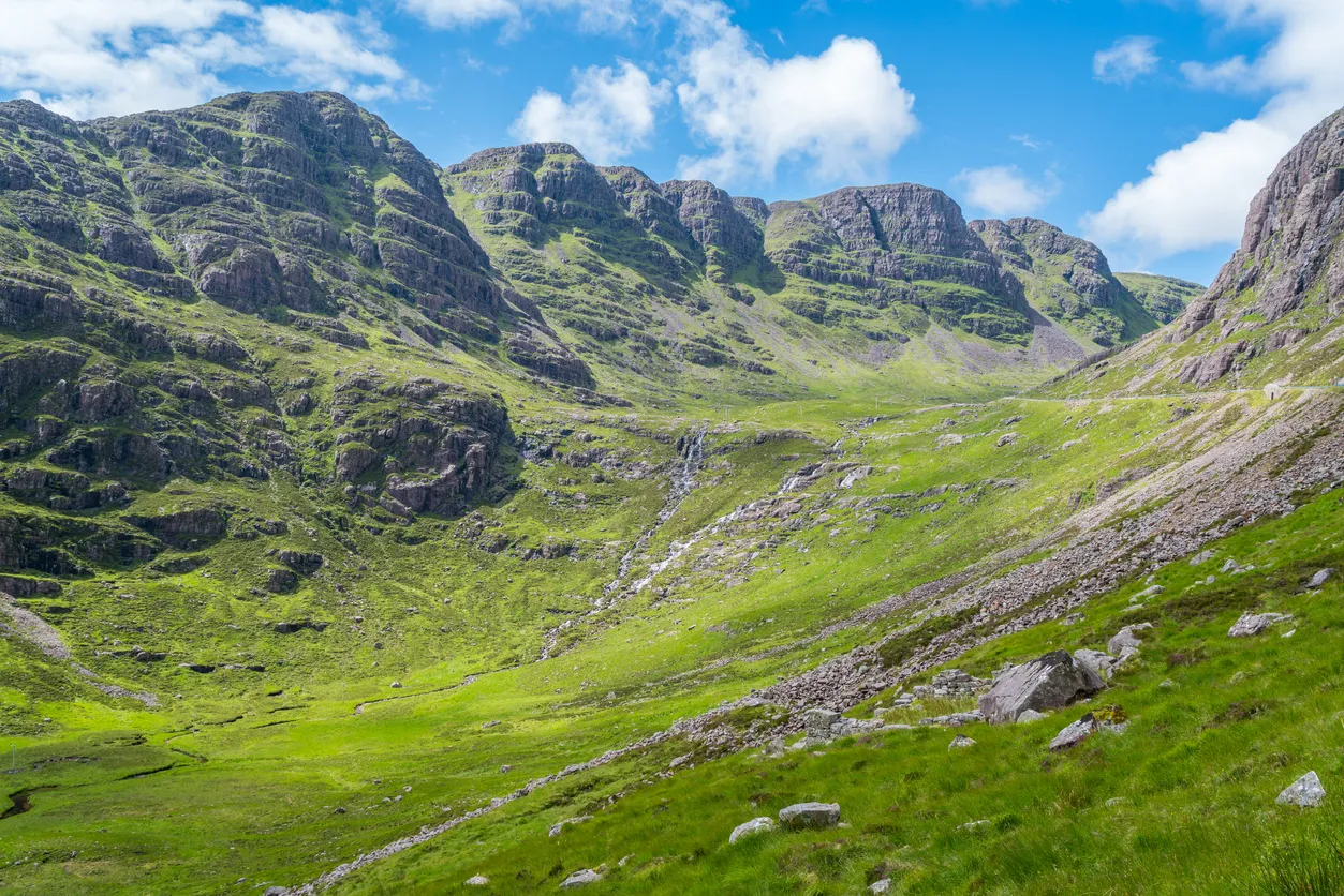 Vue de Bealach na Ba, dans la péninsule d'Applecross à Wester Ross, highlands écossais. © iStock / e55evu