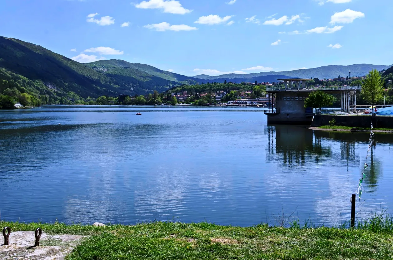 Pancharevo en Bulgarie et ses sources thermales © iStock / vili45