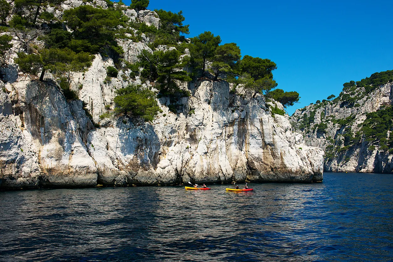 Kayak dans le parc national des Calanques © iStock / Olivier DJIANN