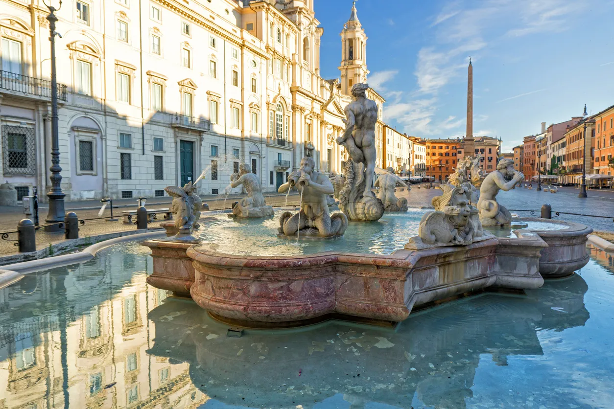 Piazza Navona et la fontana del Moro; derrière, Sant Agnese; Rome, Italie
© iStock/laraslk