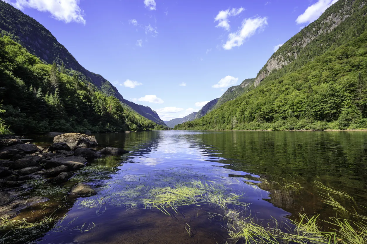 Le parc national de la Jacques-Cartier au Québec © iStock / Onfokus
