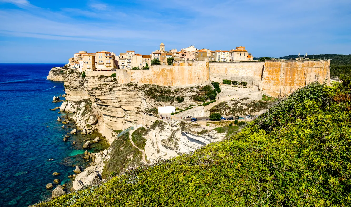 Bonifacio et la côte corse © iStock / FooTToo