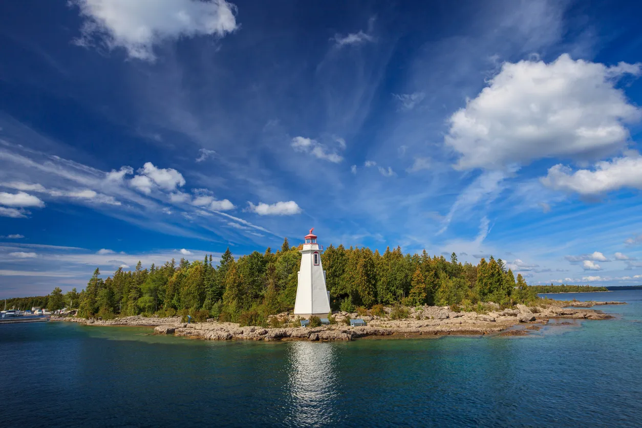 Le phare Big Tub de la Bruce Peninsula © iStock / Aleksander Kaczmarek