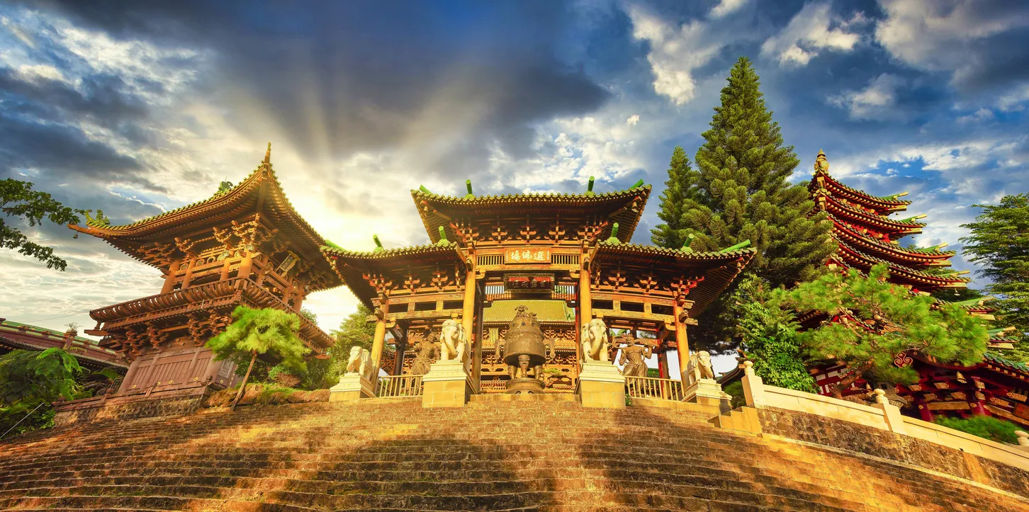 La pagode bouddhiste Minh Thành, située sur une colline à 2 km de Pleiku, dans le sud du Vietnam © iStock / NgKhanhVuKhoa