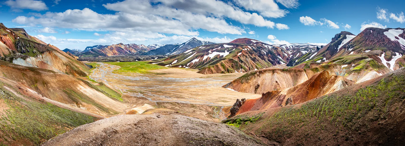 Les monts volcaniques de Landmannalaugar mountains, et le fameux sentier du Laugavegur en Islande  © iStock / Neurobite