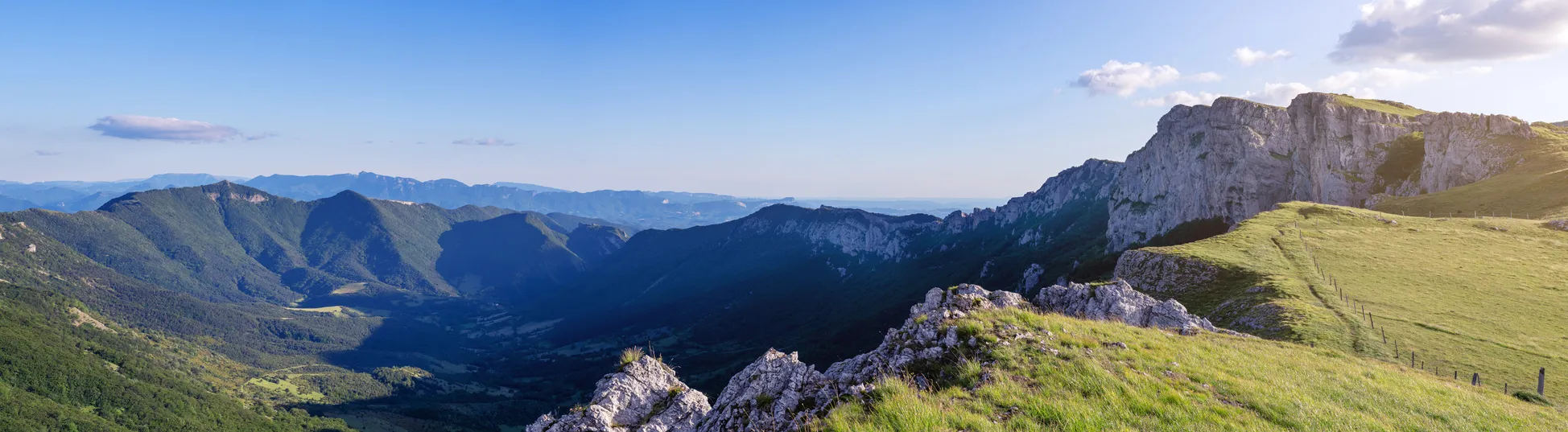 Le Col de la Bataille dans les montagnes du Vercors © iStock / Simon Lehmann