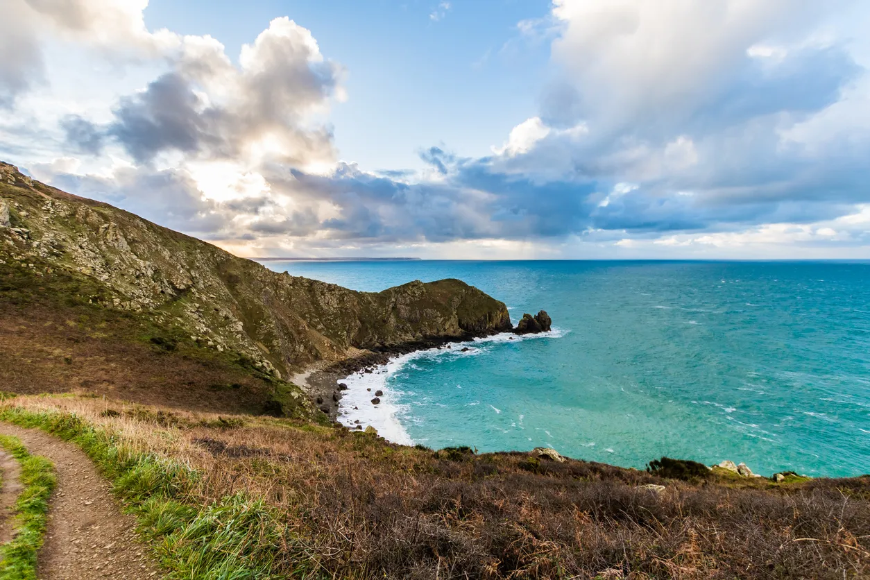 Le Nez de Jobourg (nez signifiant cap) au nord-ouest du Cotentin (Normandie)  © iStock / Ludwig Deguffroy