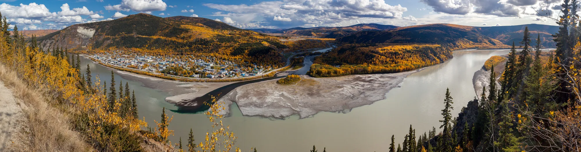 Vue sur Dawson au Yukon  | © IStock / namibelephant
