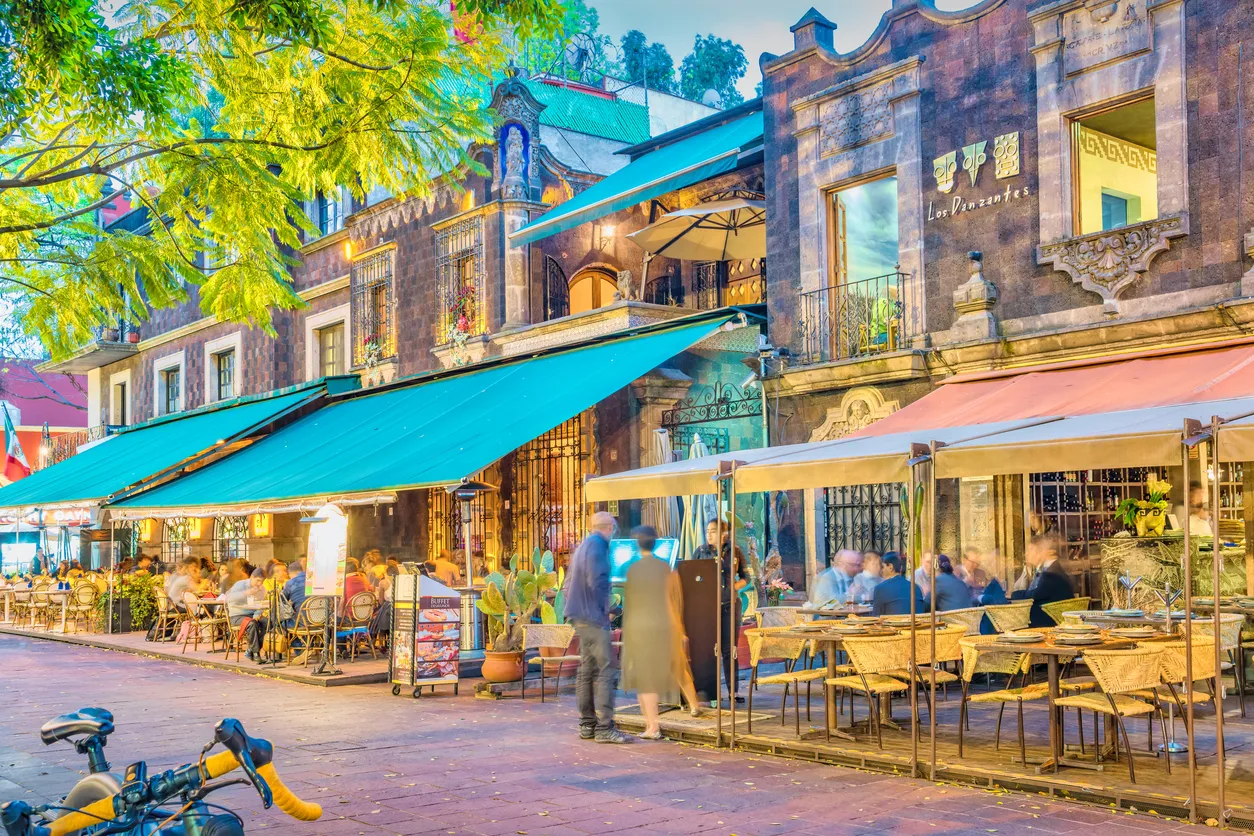 Les agréables terrasses de Coyoacan, un quartier historique de Mexico .  | © benedek /iStockpho