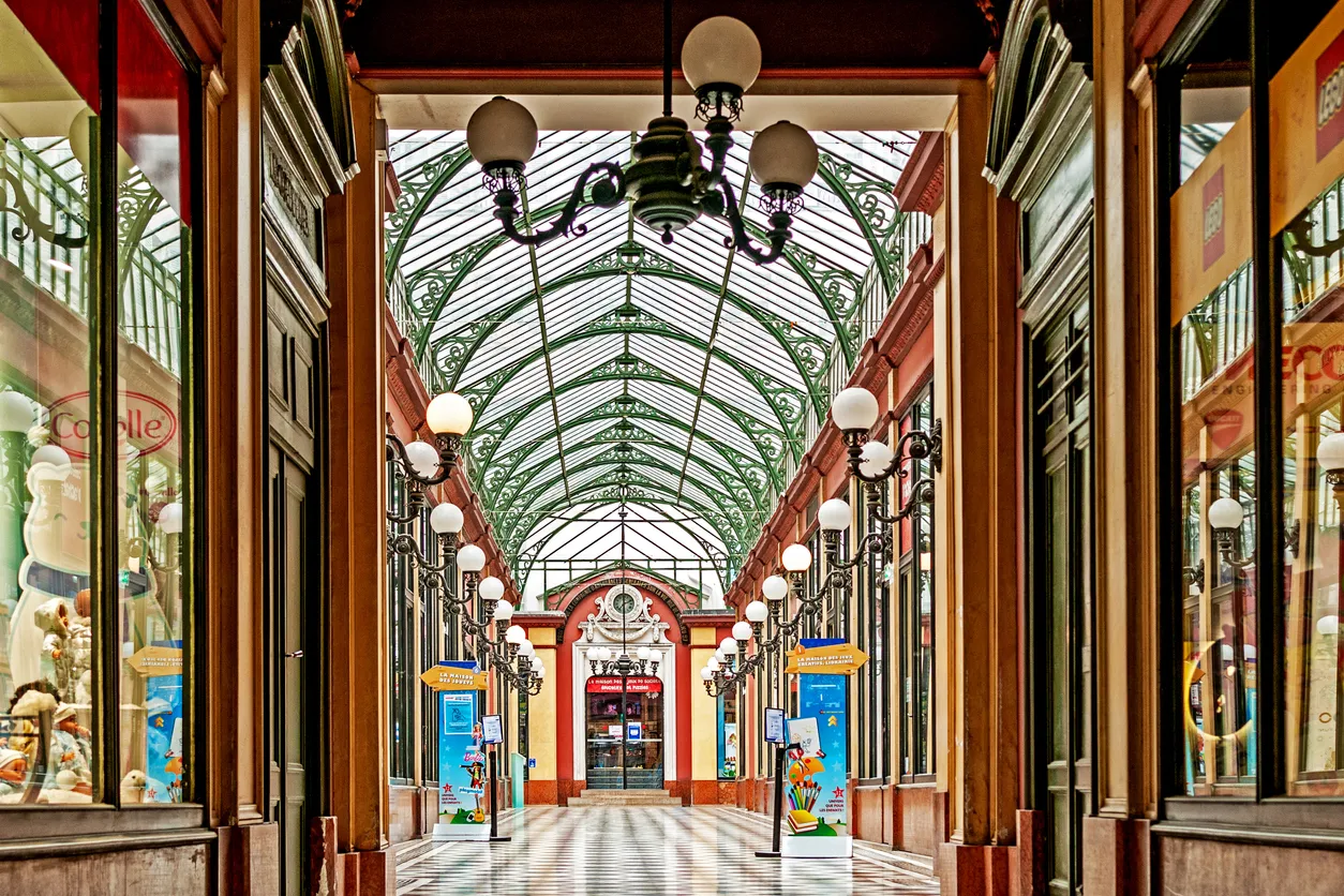 Le passage des Princes, passage couvert du 2ᵉ arrondissement de Paris  © iStock / :legna69