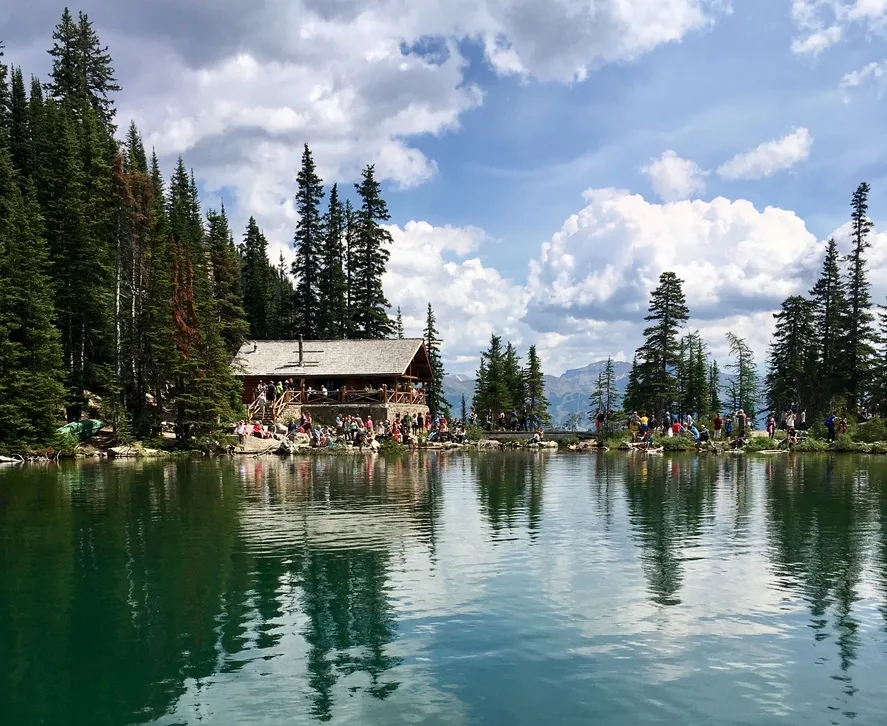 Lake Agnes Teahouse, Lac Louise (Alberta).  © Stock / Cherie Rautio