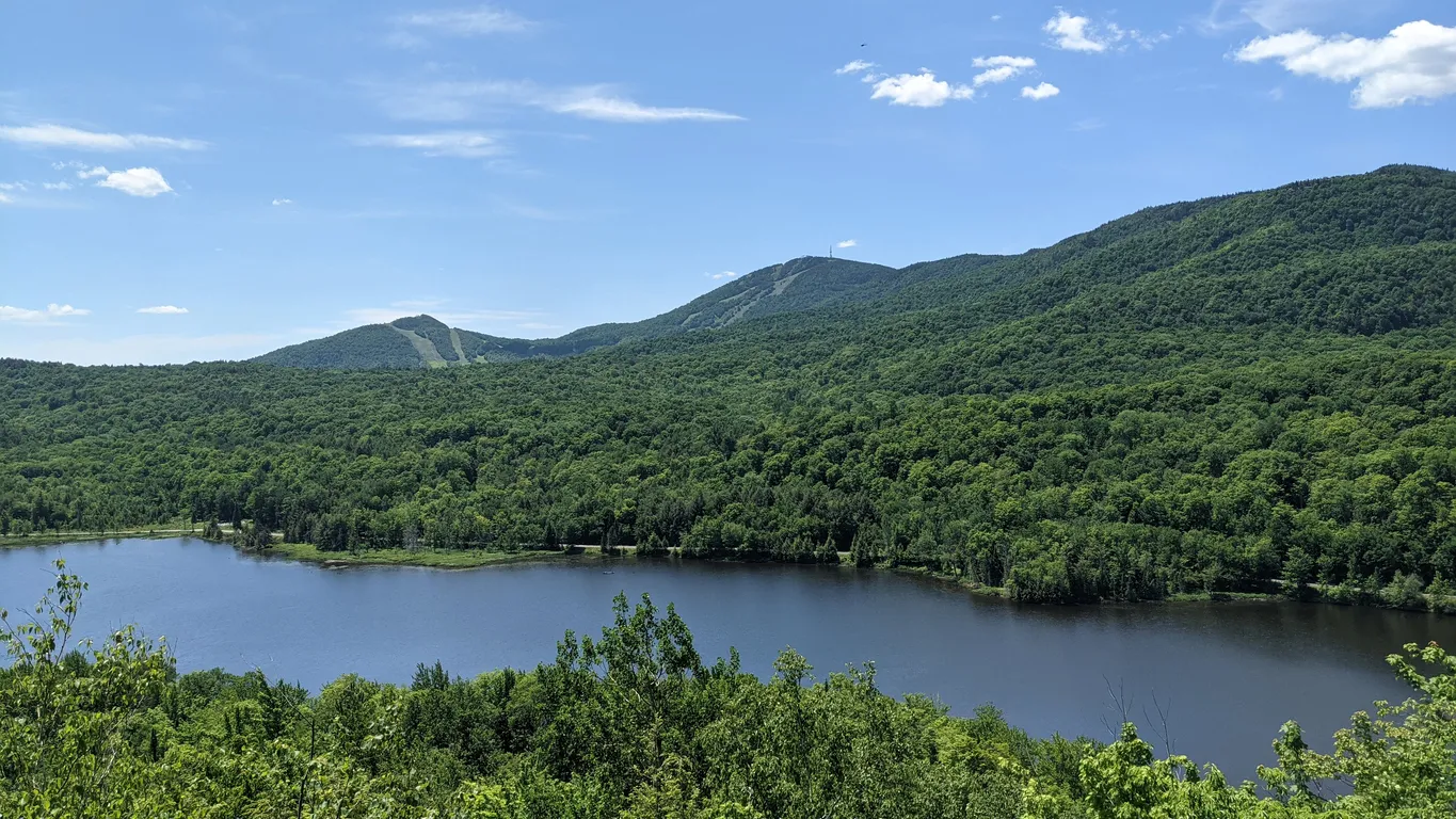 Étang aux Cerises, Parc national du Mont-Orford, Cantons de l'Est, Québec © iStock / Pierre-Olivier Valiquette