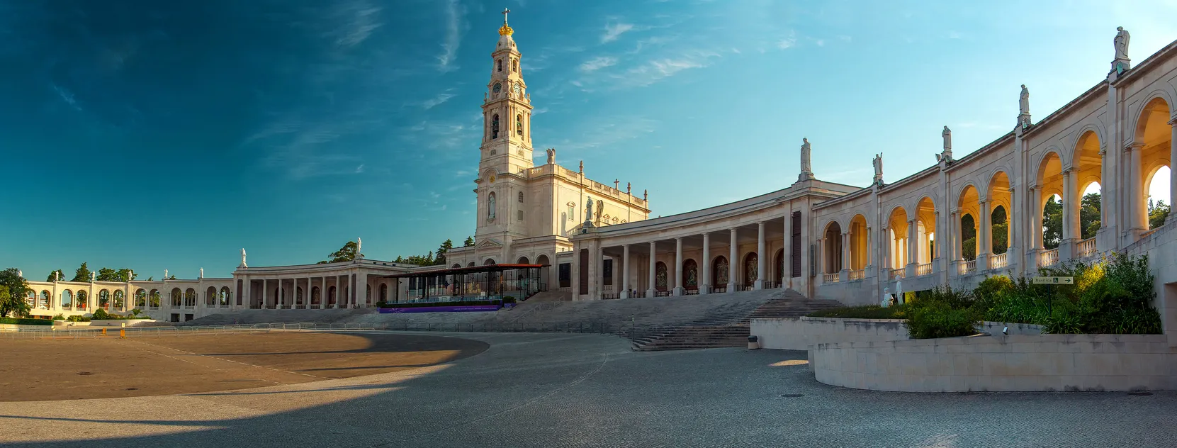 Vue d'ensemble du sanctuaire de Fátima au Portugal © iStock / Aleksandr Mokshyn