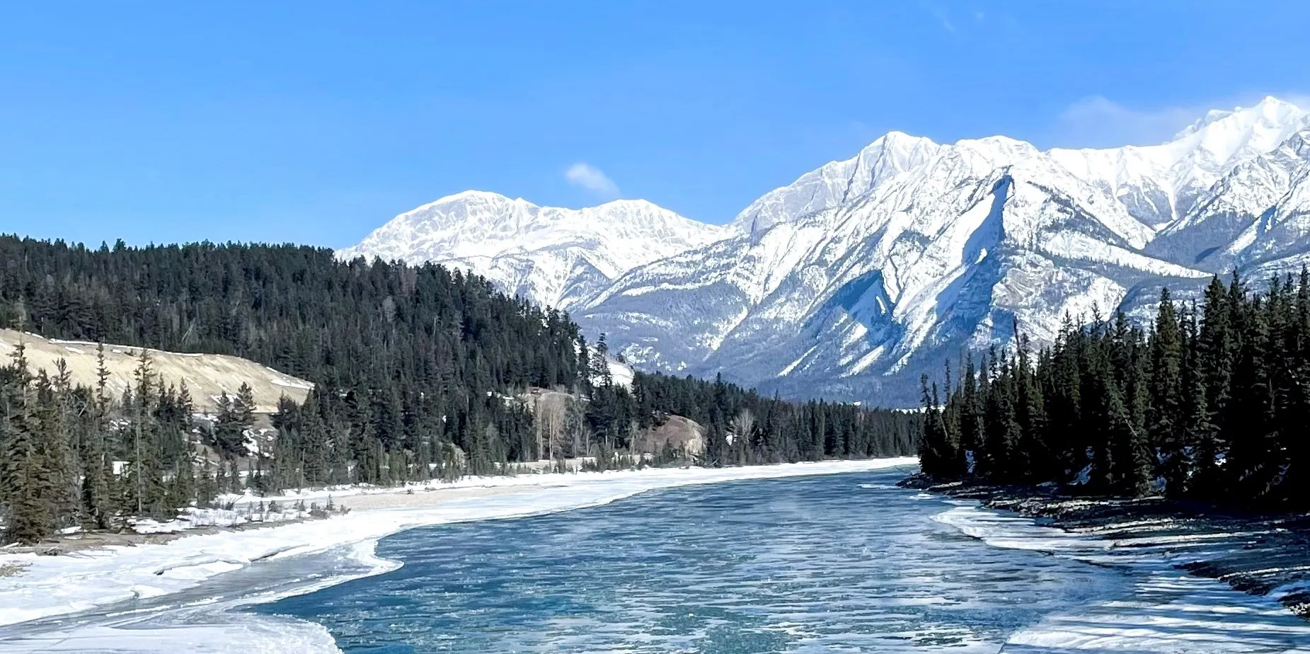 La rivière Athabasca près de Jasper en Alberta © iStock / Aiden Edwards