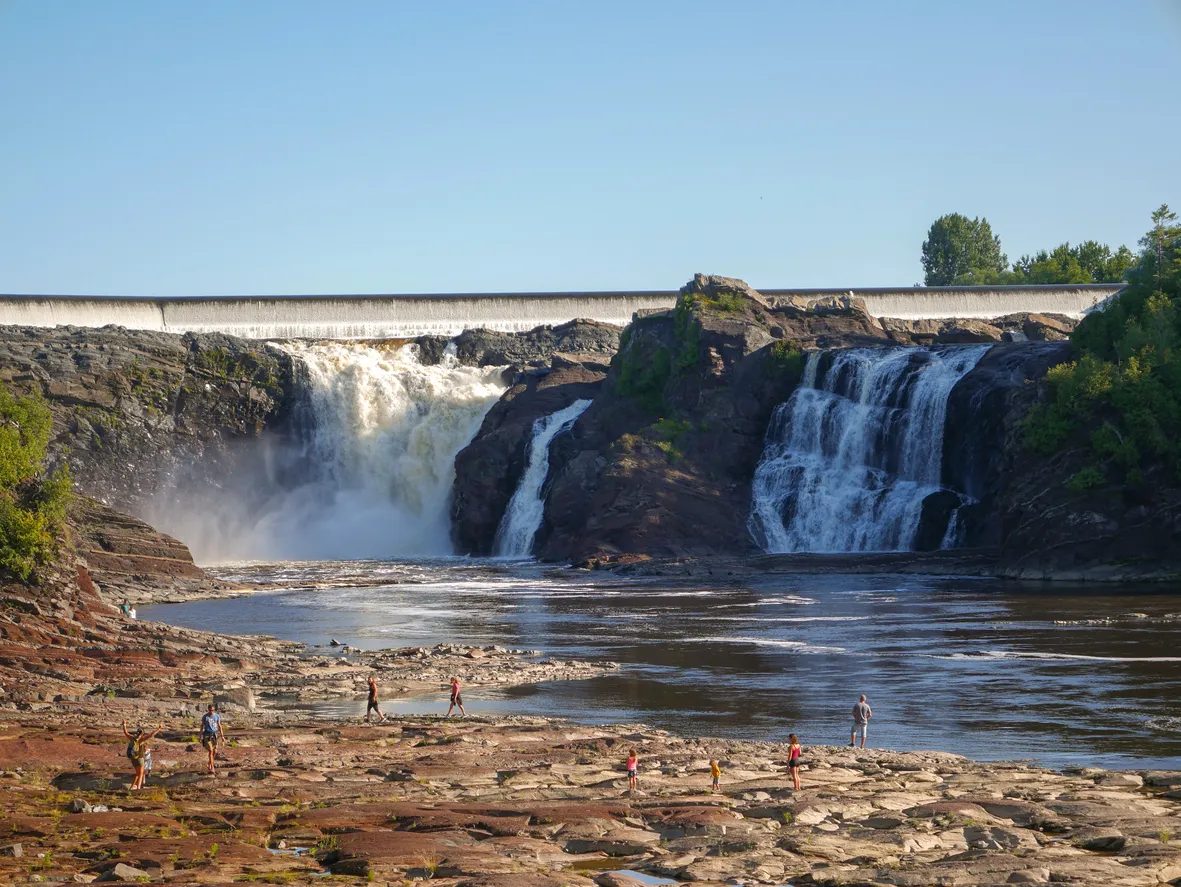 Les chutes de la Chaudière en fin de journée l'été © iStock /Martha Brodeur