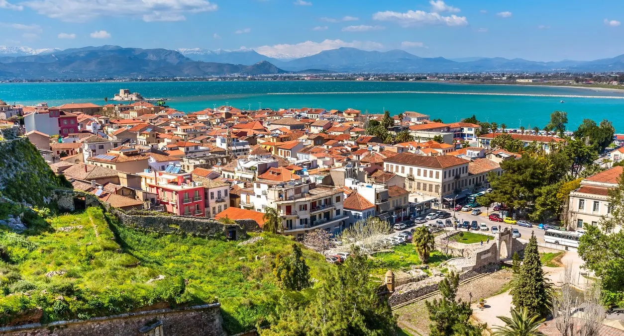 La ville de Nauplie sur le Péloponnèse en Grèce @ iStock / Kisa_Markiza